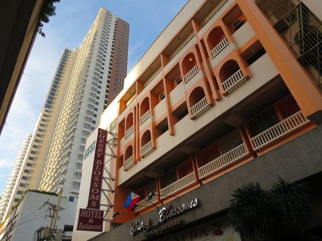 Cherry Blossoms Hotel Manila Exteriör bild