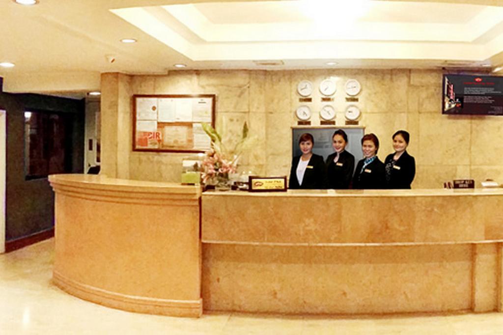 Cherry Blossoms Hotel Manila Exteriör bild