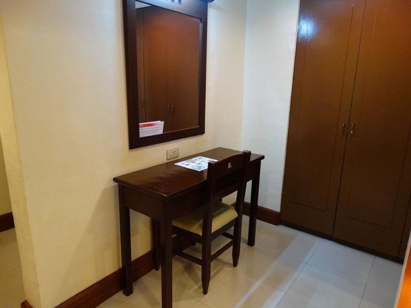 Cherry Blossoms Hotel Manila Exteriör bild