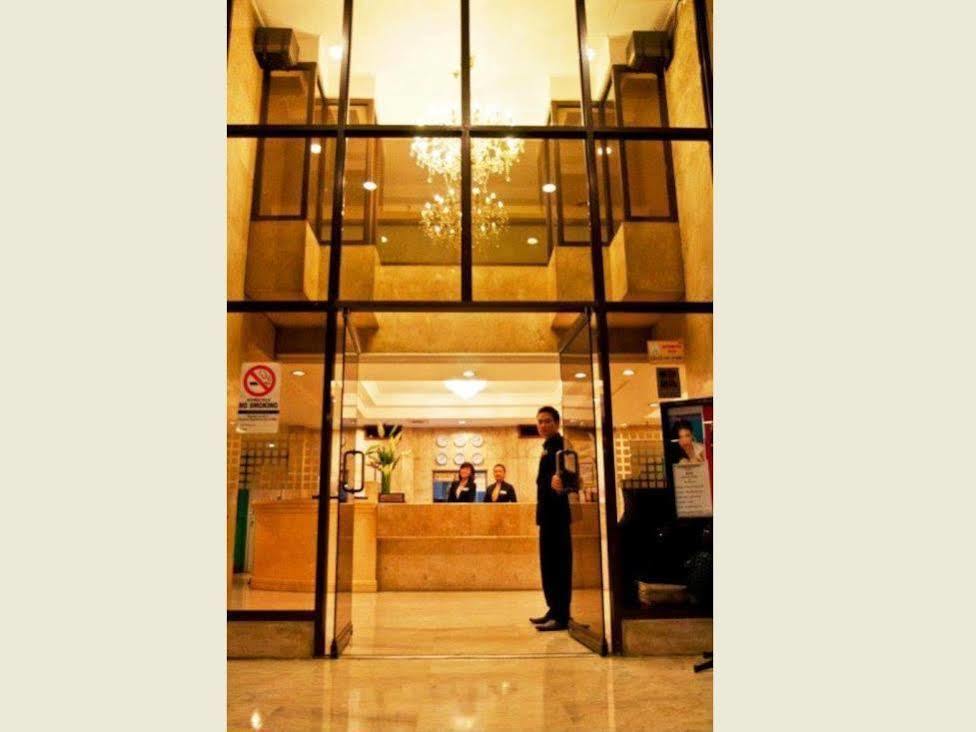 Cherry Blossoms Hotel Manila Exteriör bild