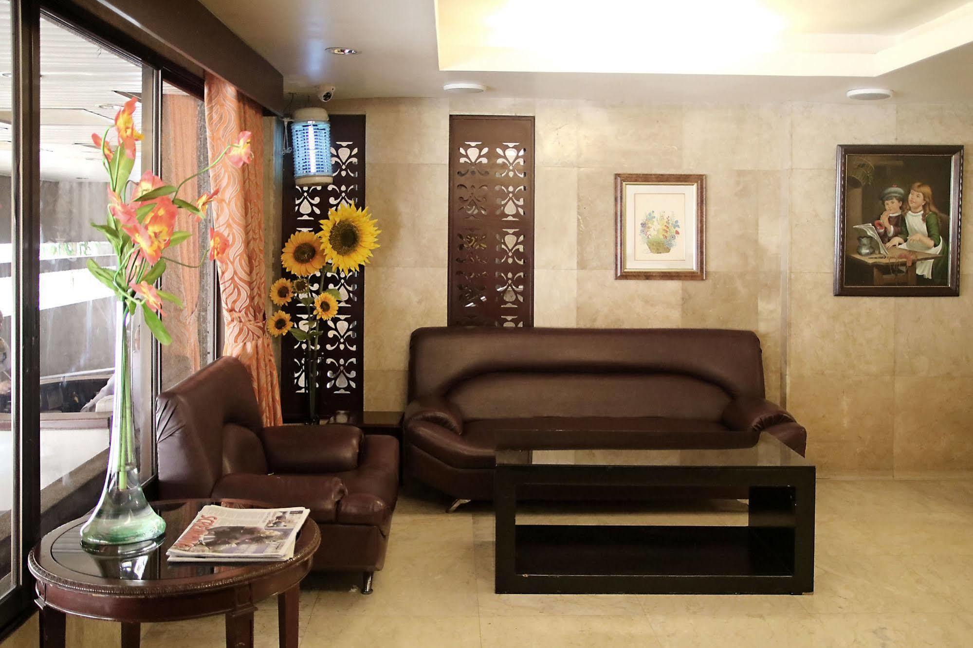 Cherry Blossoms Hotel Manila Exteriör bild