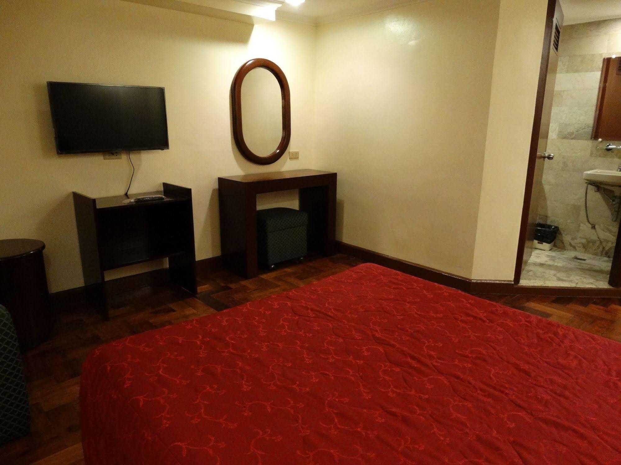 Cherry Blossoms Hotel Manila Exteriör bild