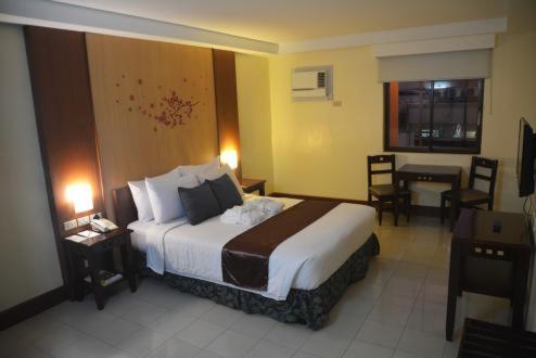 Cherry Blossoms Hotel Manila Exteriör bild