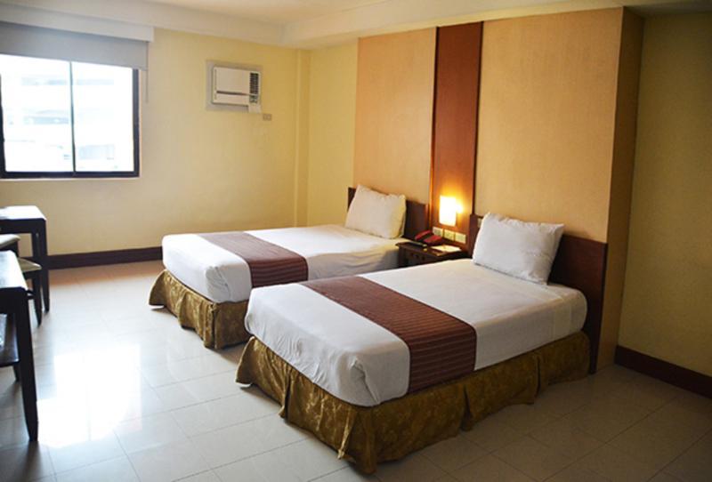 Cherry Blossoms Hotel Manila Exteriör bild